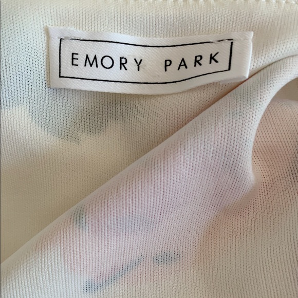 Emory Park Floral Romper - Picture 2 of 4